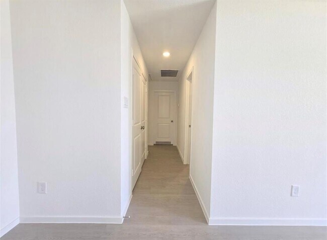 Building Photo - 28818 Texas Sparrow Ln