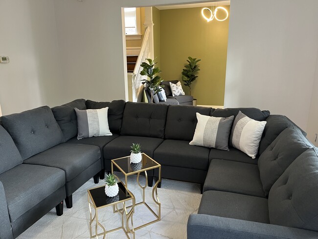 BRAND NEW 10 PIECE SOFA SET COMES WITH HOUSE! - 29 E Northwood Ave