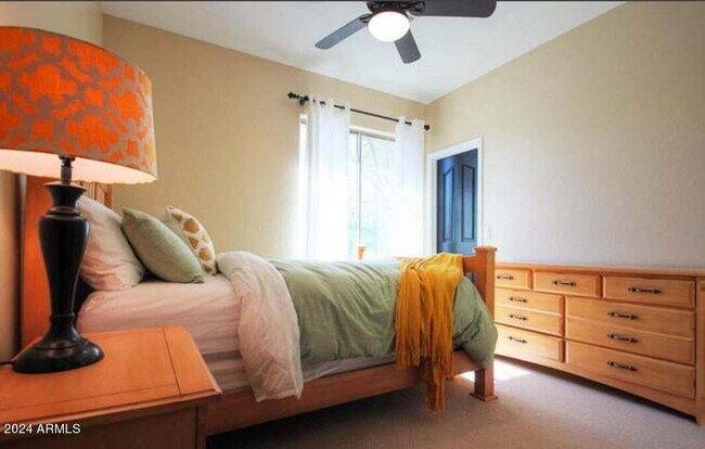Building Photo - 3146 E Kingbird Pl