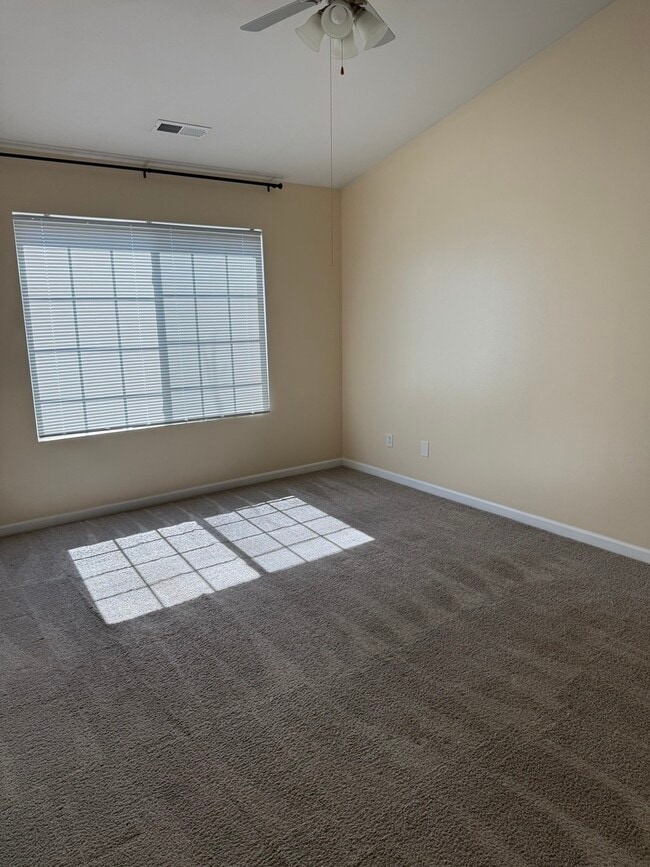 Building Photo - 6538 Commonwealth Dr