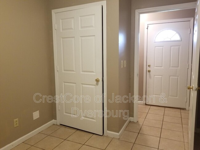 Building Photo - 864 Egg Hill Rd