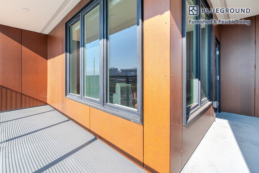 Building Photo - 2333 Calle Del Mundo