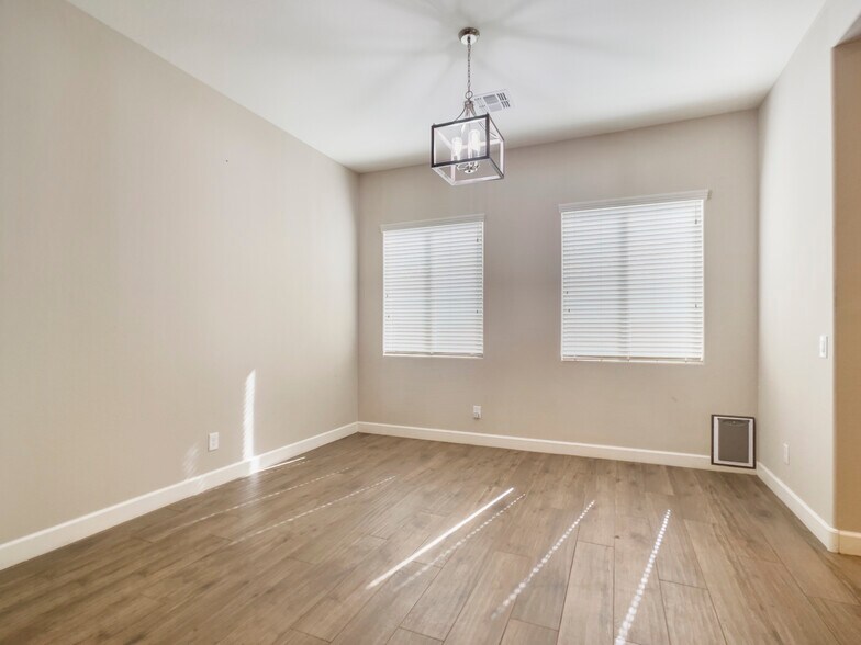 Dining room - 5132 S Centric Way