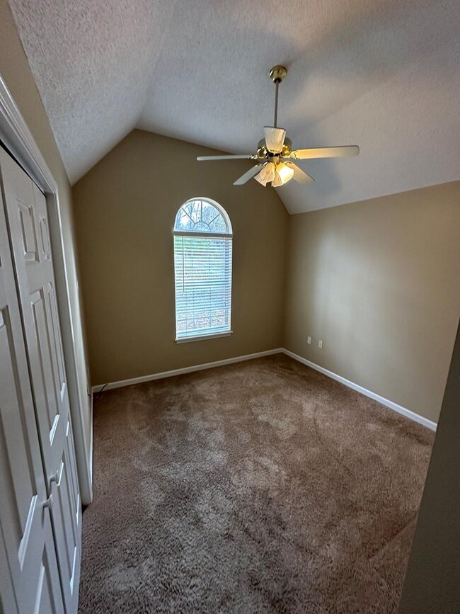 Building Photo - 910 Crawford Cir