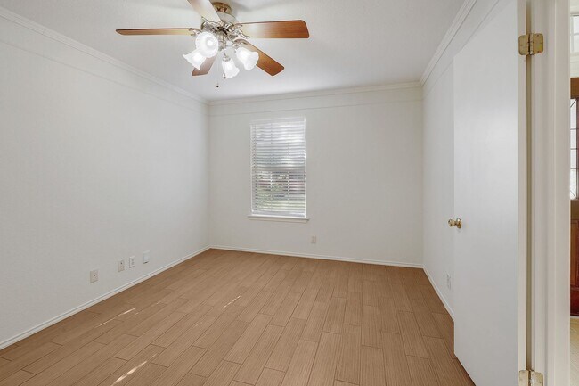 Building Photo - Beautiful in Brushy Creek!