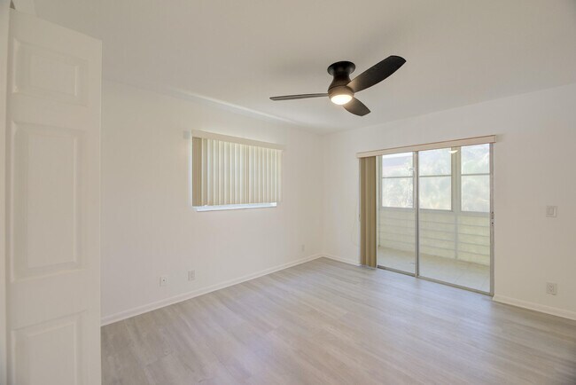 Building Photo - 473 Burgundy N