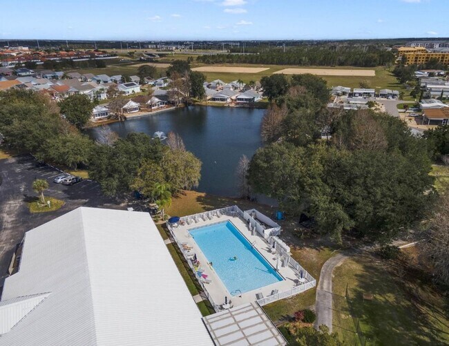 Building Photo - Gorgeous fully remodeled 2-Bedroom, 2 Bath...