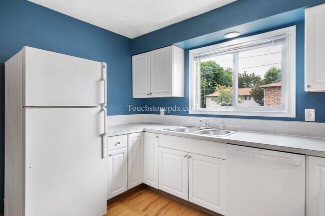 Building Photo - Updated 2 BD | 1 BA in King Arthur Court A...
