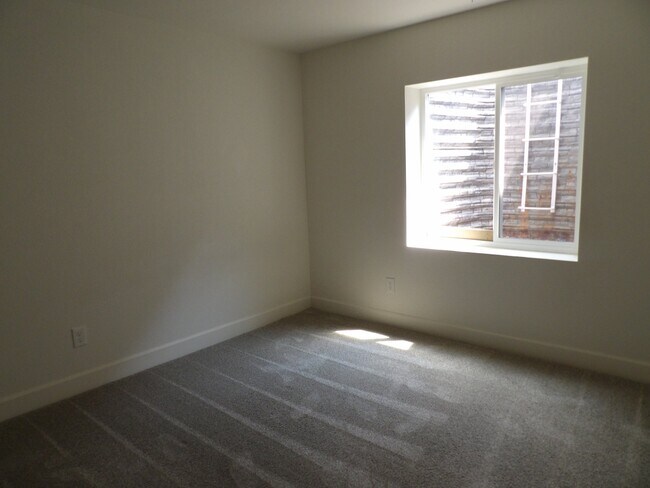 Building Photo - 6520 Golden Briar Ln