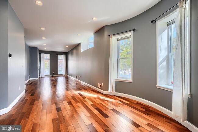 Building Photo - 2200 Brookfield Ave