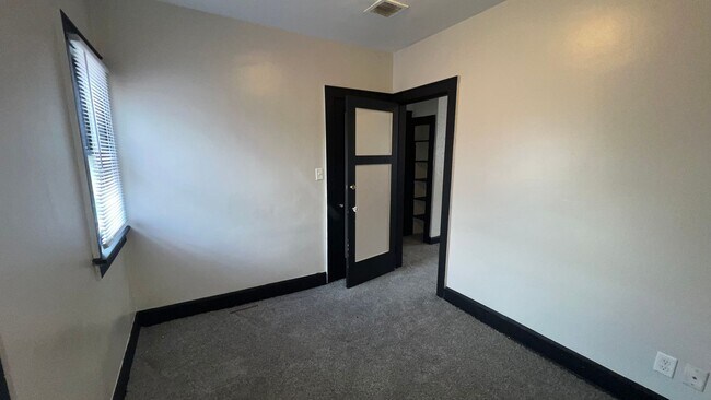 Building Photo - 3328 N 38th St