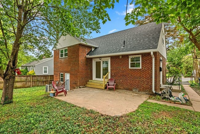 Building Photo - 3 Bed 3 Bath - Silver Spring Split Level -...