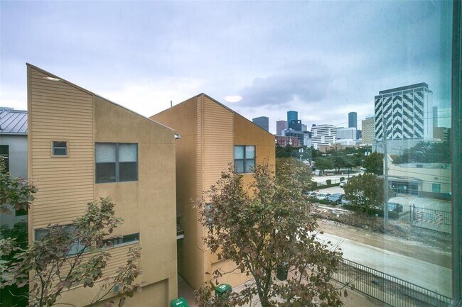 Building Photo - 1606 Hadley St