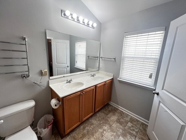 Building Photo - Beautiful 4 Bedroom, 3.5 Bath, Town Home at Tuscany is Available Now!