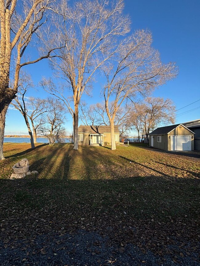 Building Photo - Cozy Lakefront Home w/Private Dock