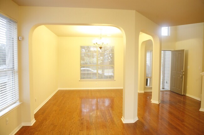 Building Photo - Fabulous 3/2.5   Home in Circle C - Great Views, Yard, Beautiful Home!