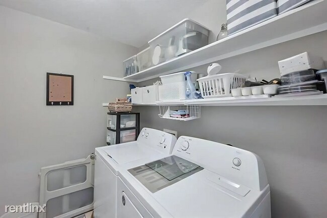 Building Photo - 1303 Hidden Oaks Dr
