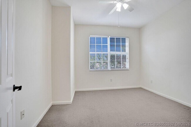 Building Photo - 606 W Circle Dr