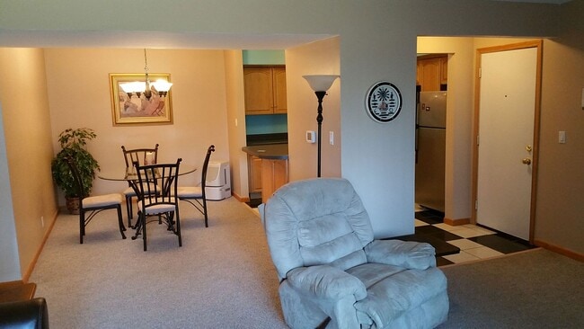 Building Photo - Partially Furnished 2-bedroom, 1 bathroom ...