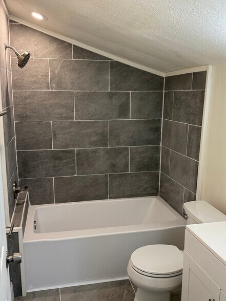 Building Photo - 10 Avon Rd