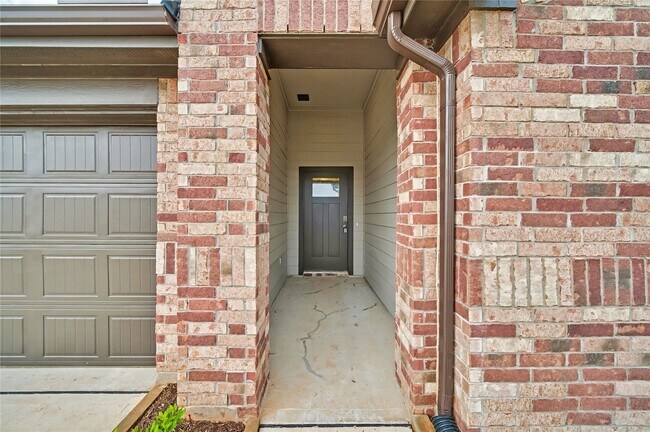 Building Photo - 3930 Langridge Dr