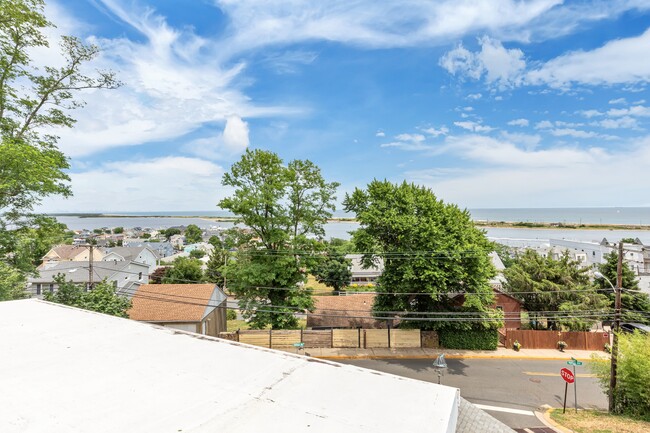 Building Photo - 1 Light House Rd