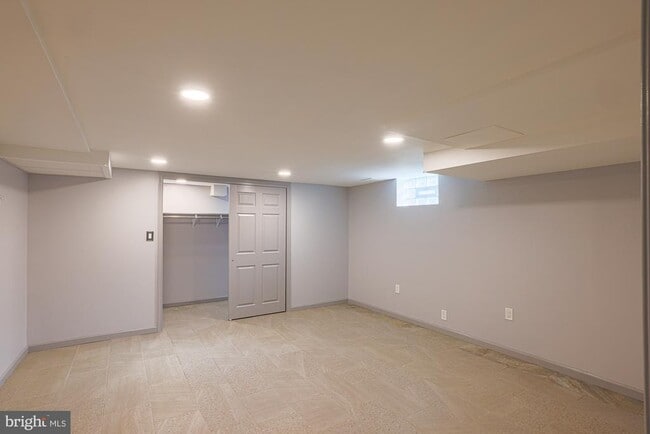 Building Photo - 2804 Hanson Ave