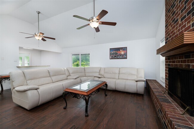 Building Photo - 12826 Hill Dr