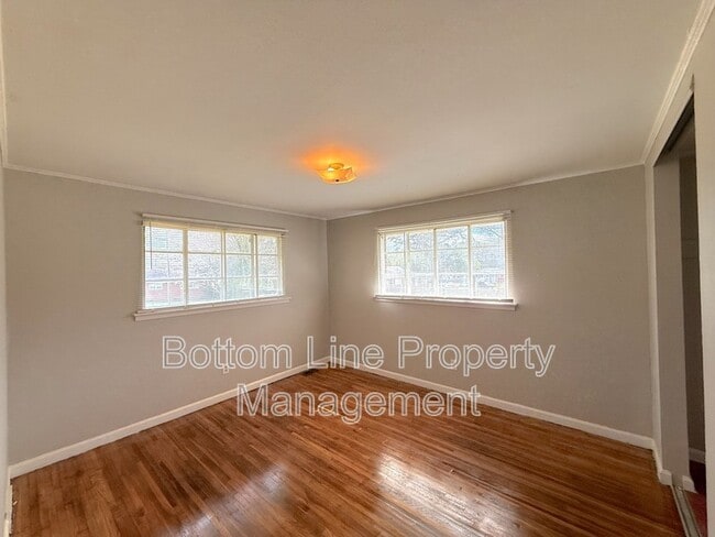 Building Photo - 5530 Radford Ave