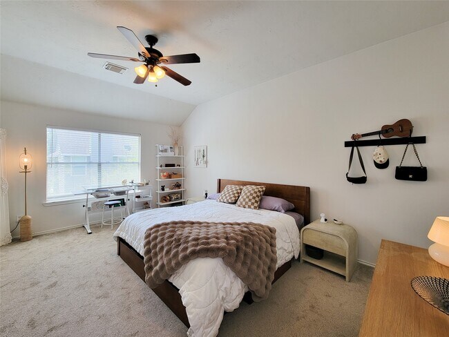 Building Photo - 42 Wineberry Pl