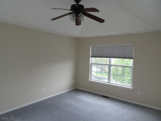 Building Photo - 112 Limerick Ln