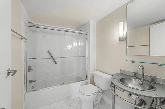 Building Photo - 526 Pacific Ave