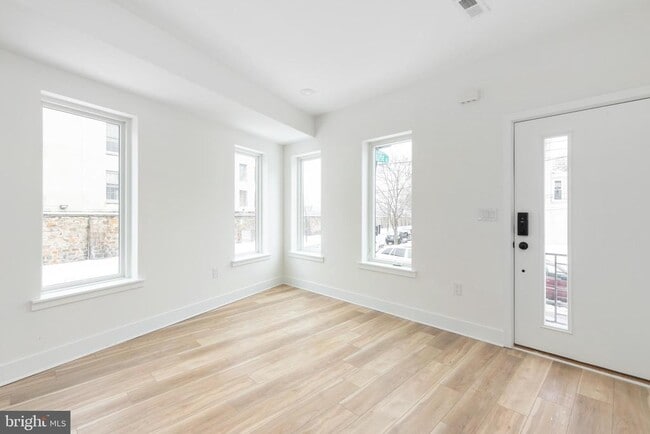 Building Photo - 1255 N 23rd St
