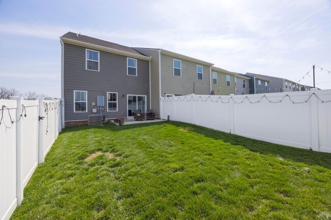 Building Photo - 247 Pryor Dr