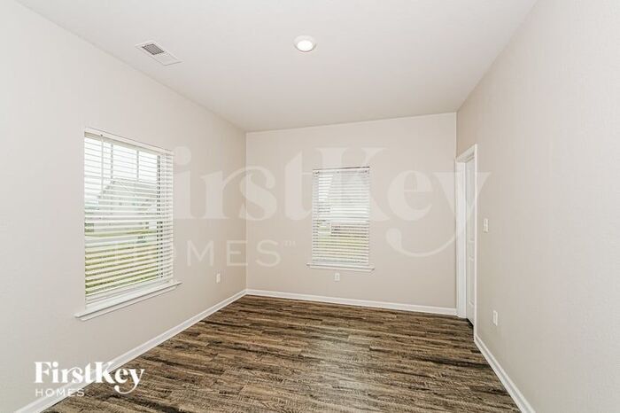 Building Photo - 6986 Rebecca Ln