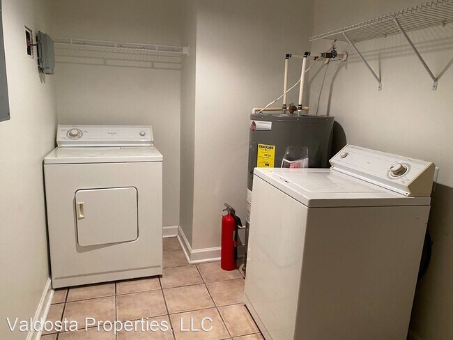 Building Photo - 2502B Jerry Jones Dr