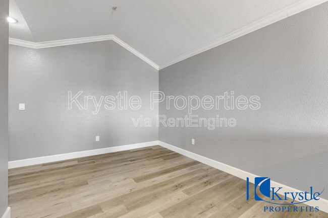 Building Photo - 20 Knoll Dr