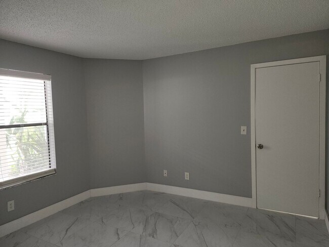 Building Photo - 2260Casc107