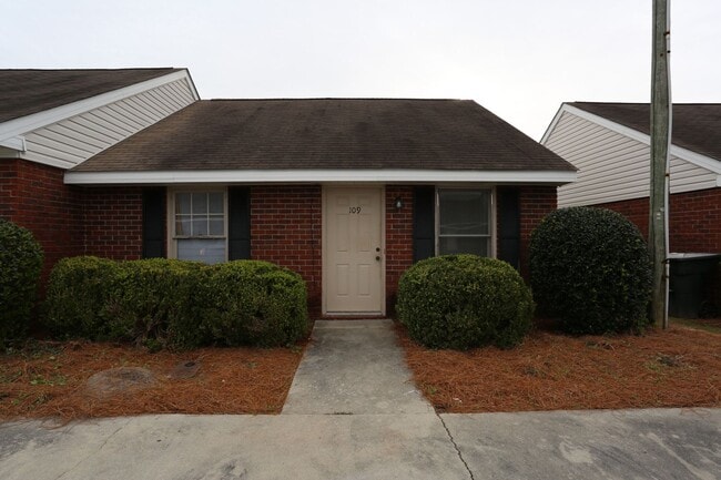 Building Photo - 140 Lanier Dr