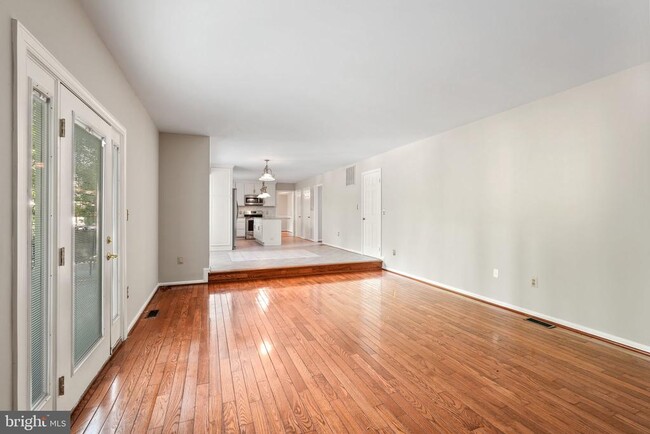 Building Photo - 10 Apple Blossom Ct
