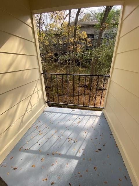 Building Photo - 1125 Hollow Creek Dr