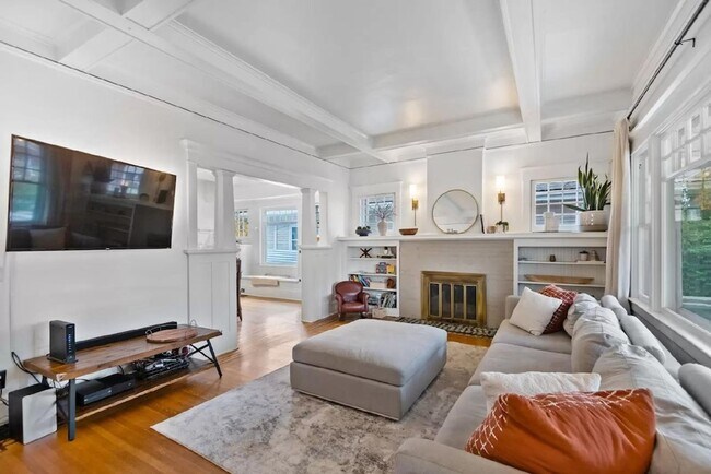 Building Photo - Welcome to this charming craftsman home ne...