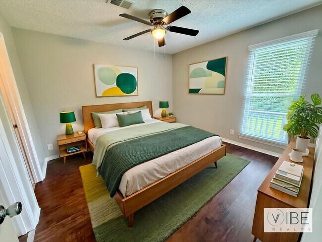 Building Photo - WOW! 2 Bedroom 2 Bath in Hermitage with Deck & Great Back Yard - Available June 1!