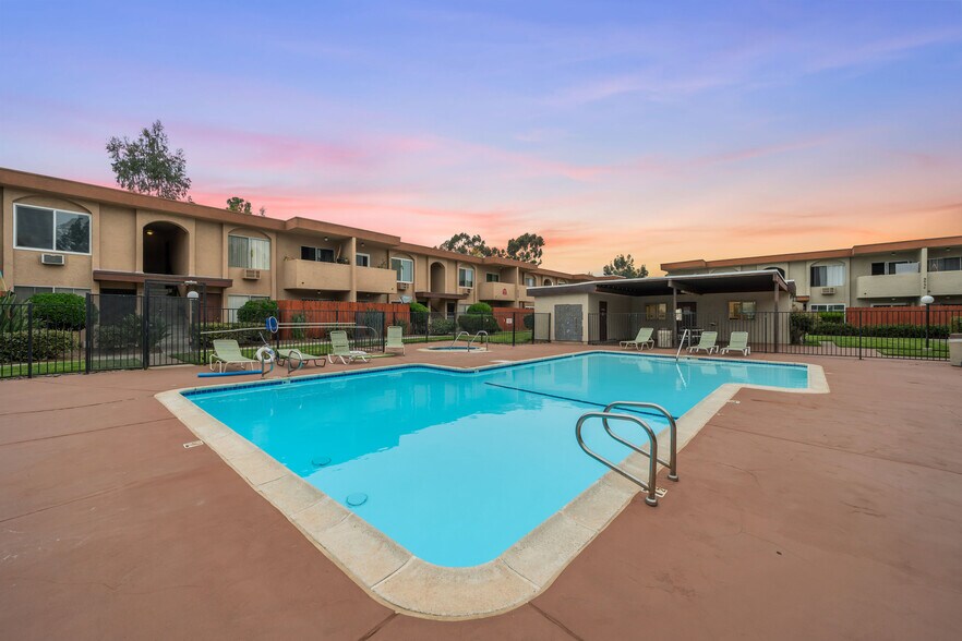 Building Photo - 9504 Carroll Canyon Rd