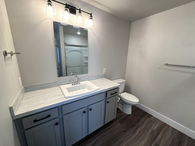 Building Photo - 3 Bed / 2.5 Bath Modern Home on Billings West End