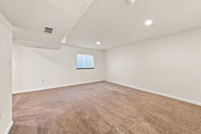 Building Photo - $2,395.95, 4 bed, 3.5 bath located in Colorado Springs with Central AC.