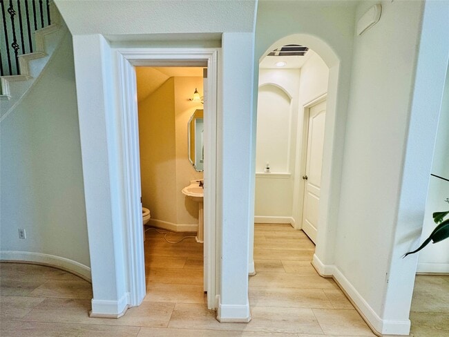 Building Photo - 4207 Pensacola Oaks Ln