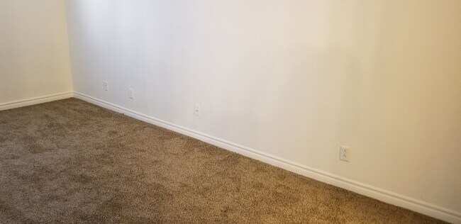 Building Photo - Beautiful 2 bedroom condo for Rent