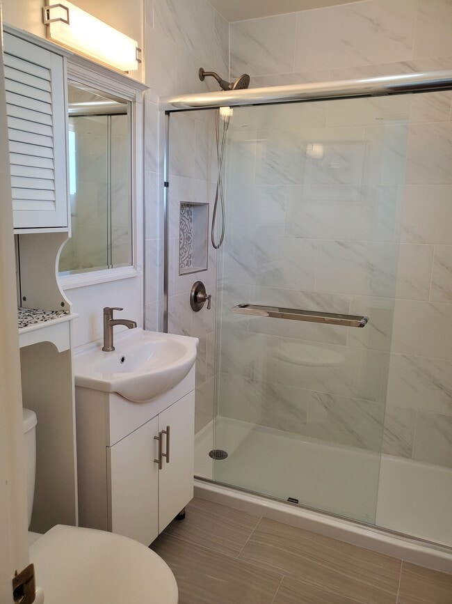 Building Photo - 1214 Manchester St