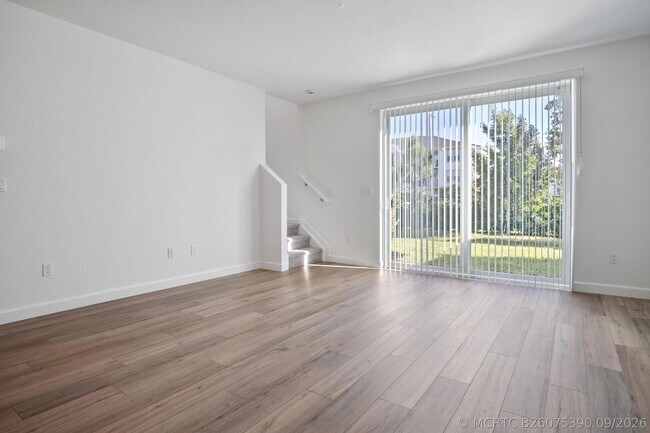 Building Photo - 381 SE Crossoak Ln